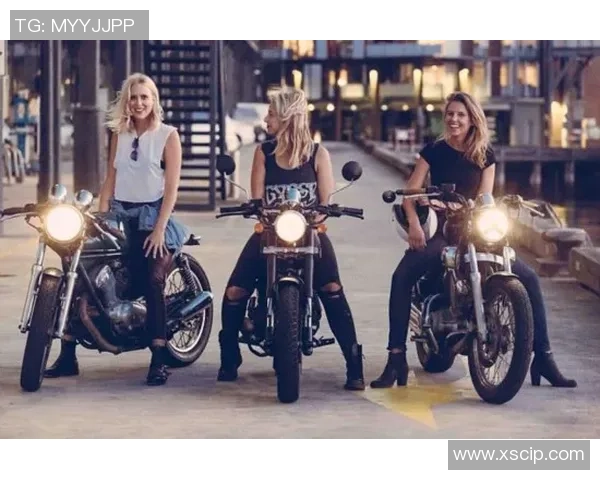 足球明星骑摩托的激情之旅探索天下足球的另一面